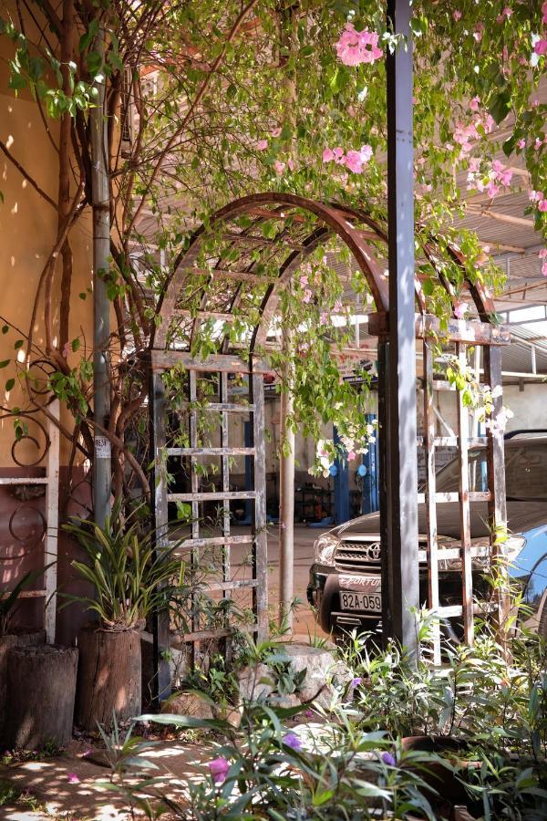 Y.O Inn Tỉnh Kontum Екстериор снимка